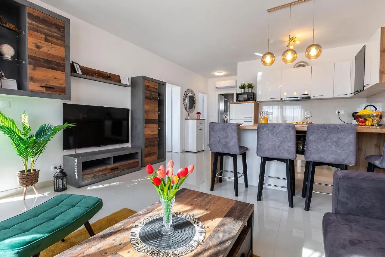 Sunny Island Apartment 트로기르