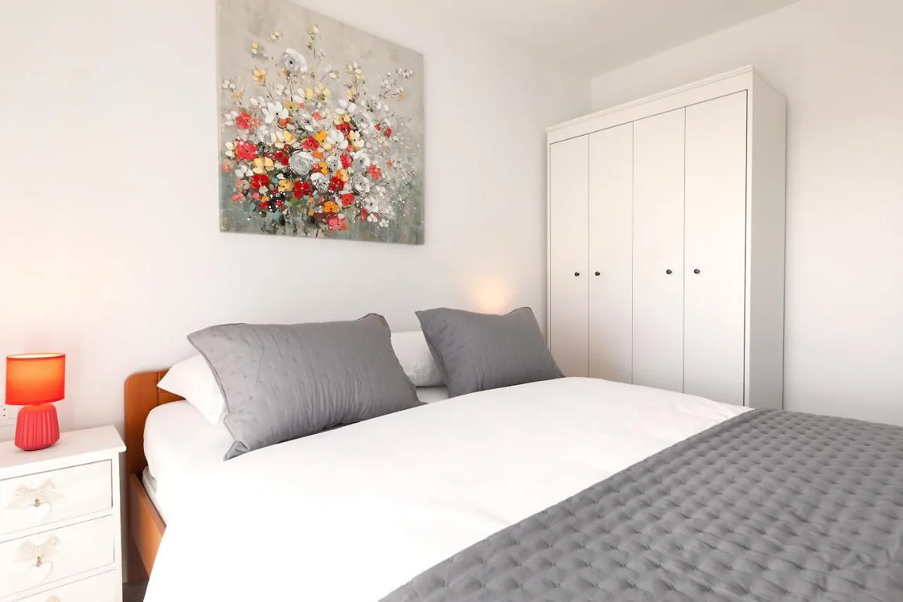 Sunny Island Apartment 트로기르