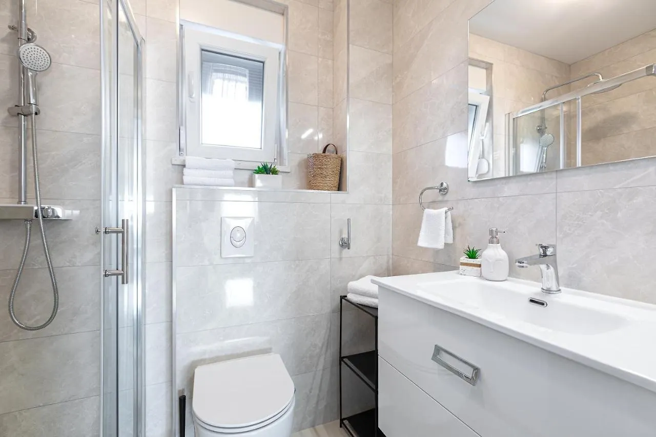 Sunny Island Apartment 트로기르