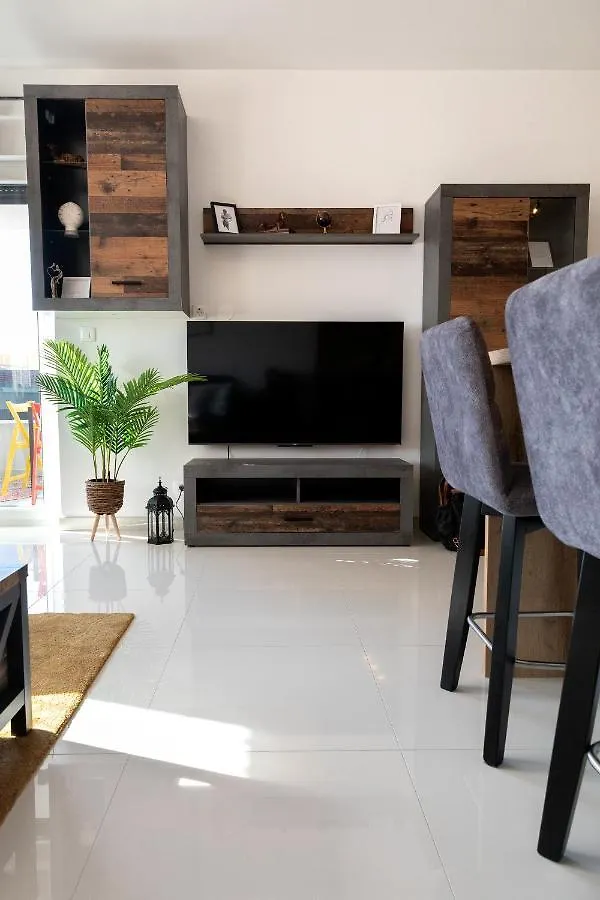 Sunny Island Apartment 트로기르 0*,  크로아티아