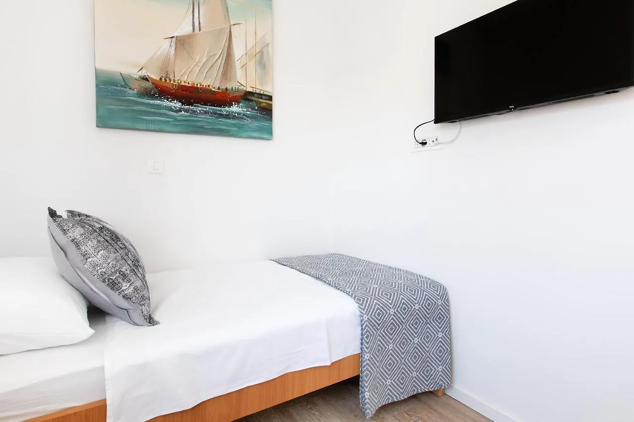Sunny Island Apartment 트로기르